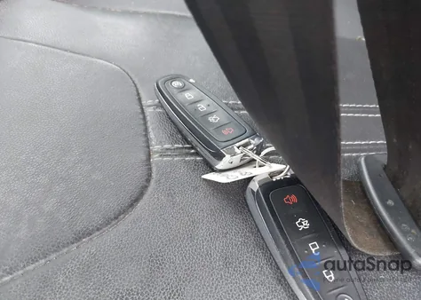 2013 Ford Focus Titanium z USA, uszkodzony, nr VIN 1FADP3N21DL348795